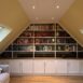 Bücherregal in Dachwohnung
